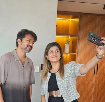 Its__Anu's tweet photo. Actress Rambha and her family met Thalapathy @actorvijay recently ❤️ https://t.co/BIWueId6t9