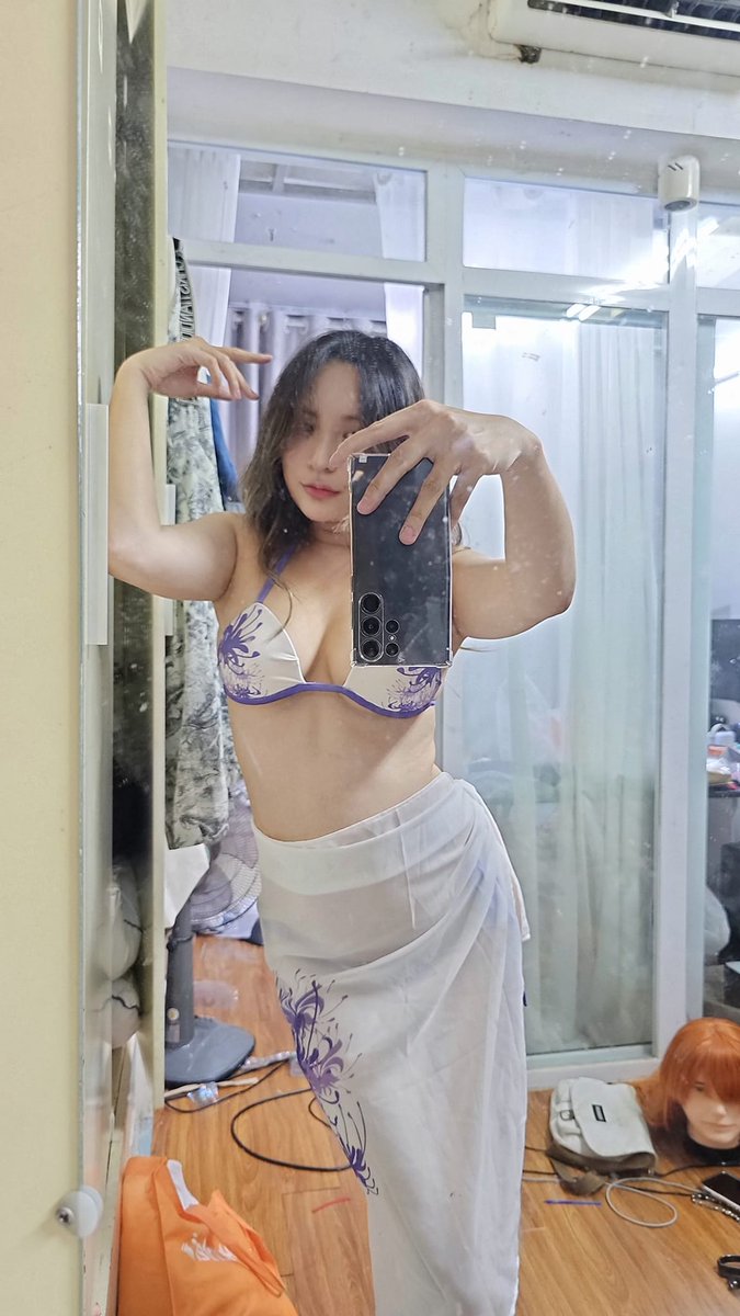 neyuhsama_'s tweet photo. Before and at festival 📷
This costume is too fast and easy. Should I make more bikini next time?📷
#neyuhcosplay #nyotengu #bikini https://t.co/pmkcKM72dK