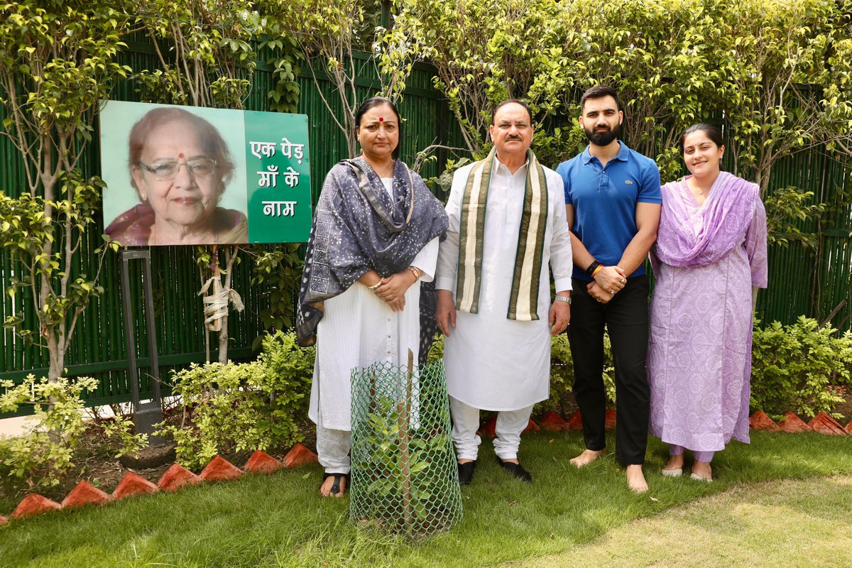 JPNadda's tweet photo. आज नई दिल्ली स्थित आवास पर आदरणीय प्रधानमंत्री श्री @narendramodi जी के देशव्यापी अभियान #एक_पेड़_माँ_के_नाम अंतर्गत वृक्षारोपण किया।

वृक्ष हमारी हरित वसुंधरा के सौंदर्य और समस्त चराचर जगत के जीवन आधार हैं। हमारी संस्कृति के विभिन्न उत्सव, पर्व �� त्योहार इन्हें समर्पित हैं जिनमें वृक्षों की पूजा-अर्चना की जाती है।

आइए, हम सभी भी मोदी जी के इस अभियान का हिस्सा बनें और वात्सल्य प्रेम के प्रतीक माँ समान प्रकृति के संरक्षण व संवर्धन के लिए अवश्य वृक्षारोपण करें।