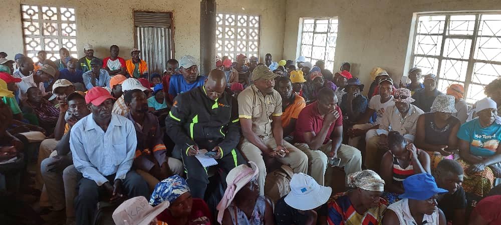 KutsagaResearch's tweet photo. @KutsagaResearch tobacco circus meeting in Zvipani engagement on latest trends, innovations, and sustainable tobacco production. @MoLAFWRD_Zim @obertjiri @timb_zw @TobaccoZimbabwe @ZimbabweTobacco @TheFarmerTalk @TTofuz @ZFyfcz @AgritexS @arda_zim @AMAofficial_zim @frank_magama https://t.co/yljHNGwqmW