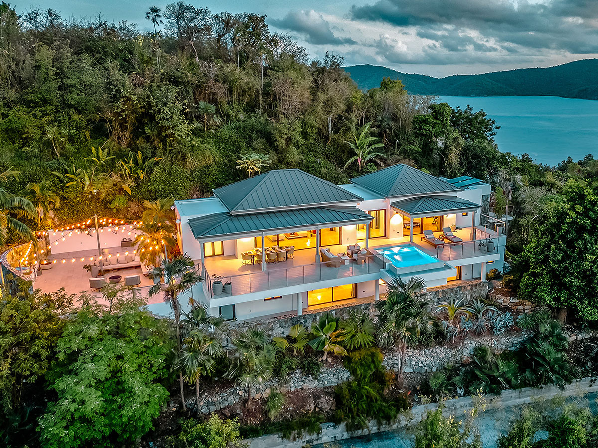bestofbvi's tweet photo. Outstanding BVI vacation villa, Frenchman’s Paradise, offers luxury accommodation for up to 8 guests. Plenty of areas for relaxing and dining, infinity pool, BBQ, pizza oven and fire pit. The perfect villa for guests seeking something special!
https://t.co/6Dtj285t1Q https://t.co/TwmHfxXhBN
