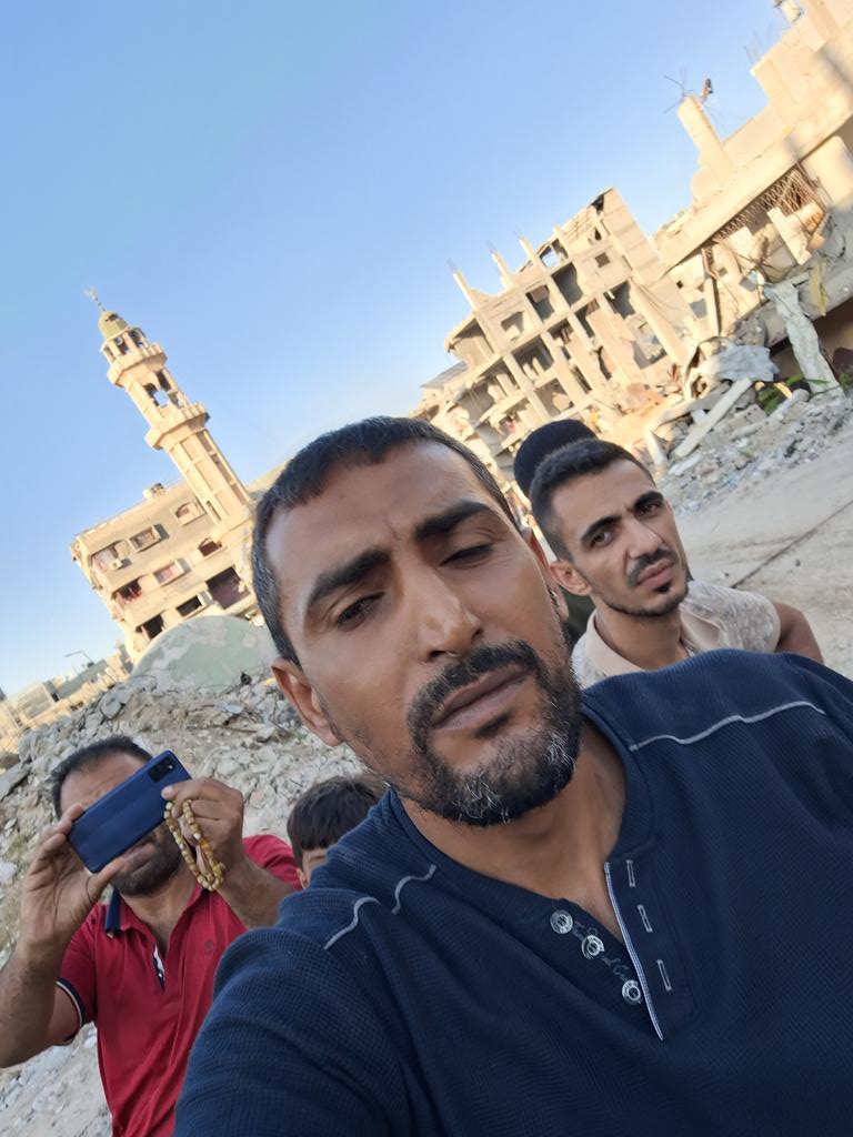 LoverHomeless's tweet photo. 🙏🥺💔My dear friends, I would like to ask you to look at this wonderful person. She is a colleague of our friend Abboud. She almost died because of this war. She also lost her eldest daughter, who is 12 years old💔😭. After the army bombed her sister’s house, where she was fleeing.  With her family.. Please all of you.. Help Dr. Hind to get out of the horrors and hell of war in Gaza to safety in Egypt.. Please help her as much as you can..🆘️🙏https://t.co/aTHivGzq9u🚨❤️‍🩹🫂