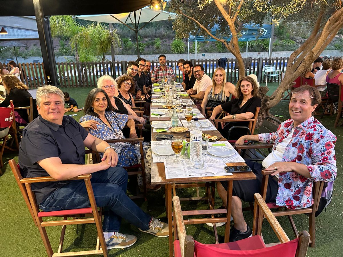 IPAEArq_Eng's tweet photo. El 12/7 el equipo de IPAE celebró una cena previa a las vacaciones de verano, para desconectar y compartir anécdotas y buenos deseos. Despedimos también con cariño a nuestro personal en prácticas, deseándoles un futuro prometedor
#CenaDeEmpresa #Vacaciones2024 #MomentosEspeciales https://t.co/kKd9RnV8Nw