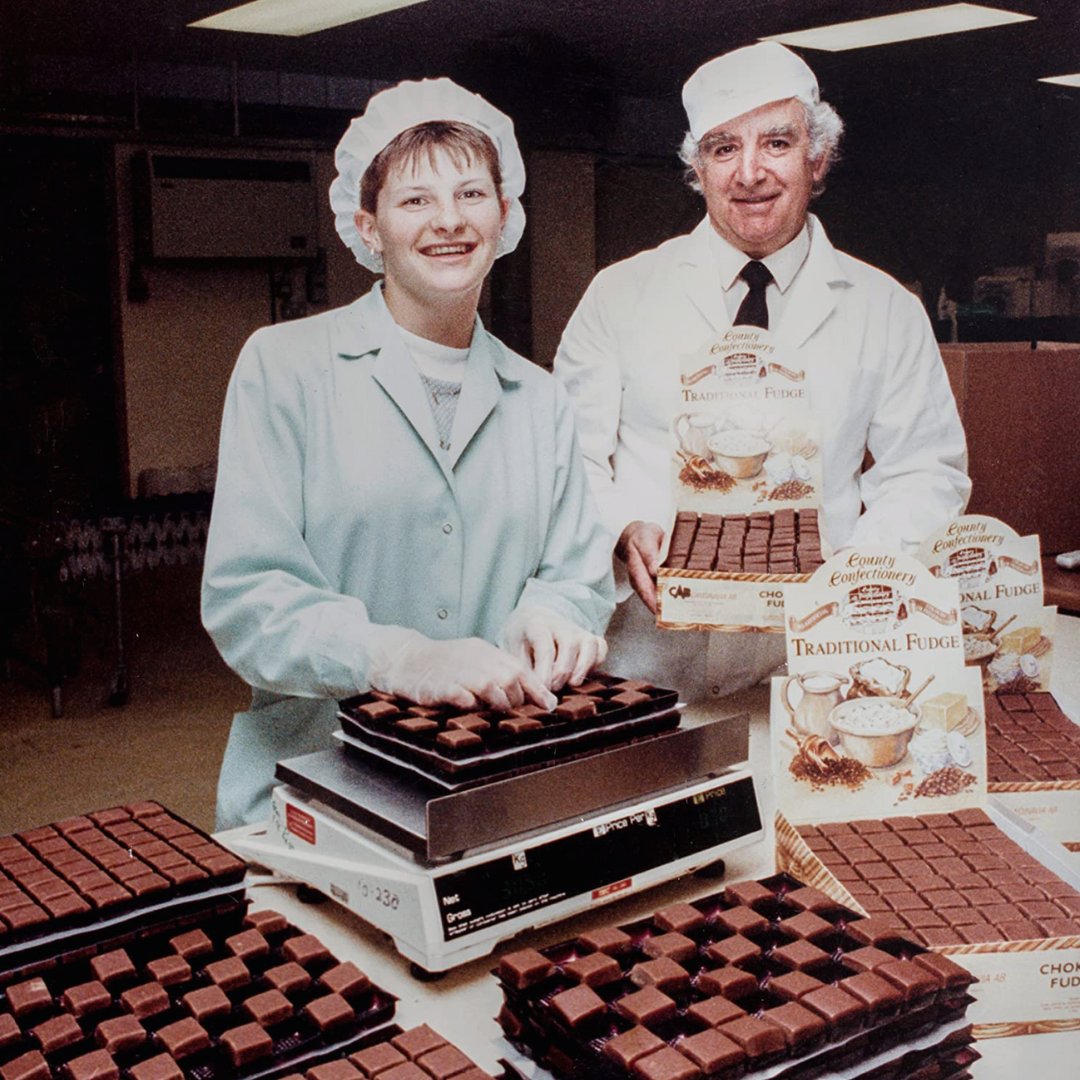 GorgeousFoodCo's tweet photo. Copperpot’s story began in 1978 when Ken and Doreen Brian opened their first fudge shop in a Cornish seaside town. 

Their award-winning fudge is expertly crafted, offering delightful flavors and melt-in-your-mouth experiences. https://t.co/KEyPevUI8n