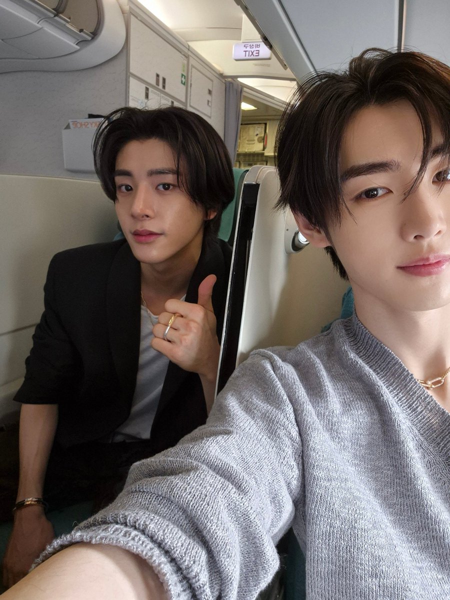 Before our plane took off and we were ready to see the sky, boredom struck us. Not wanting to stay still, I took out my phone. Accompanied by Jake, who looked gorgeous, we snapped two selcas with the caption, “We always look fabulous.”