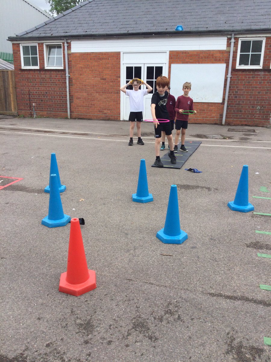 ThamesideSch's tweet photo. Leopard class enjoyed creating their own games and teaching others how to play them in PE yesterday.  #leopardstps #petps #teamworktps #belongingtps https://t.co/NwtdAUP6dq