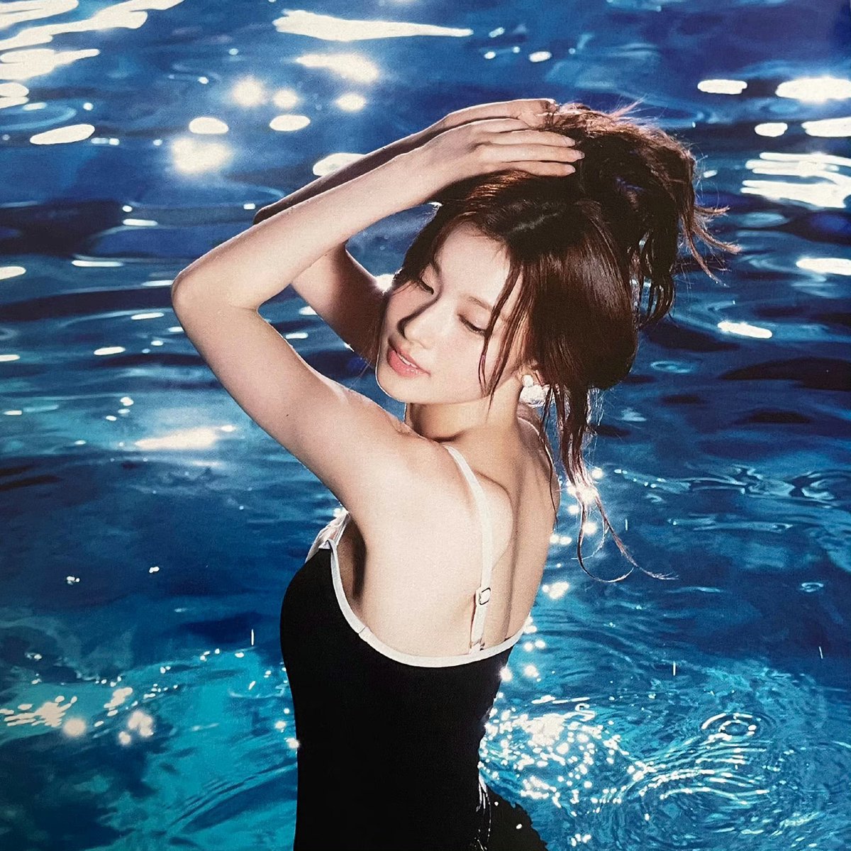 IDGAF about Minatozaki Sana! She's born in December 29, 1996