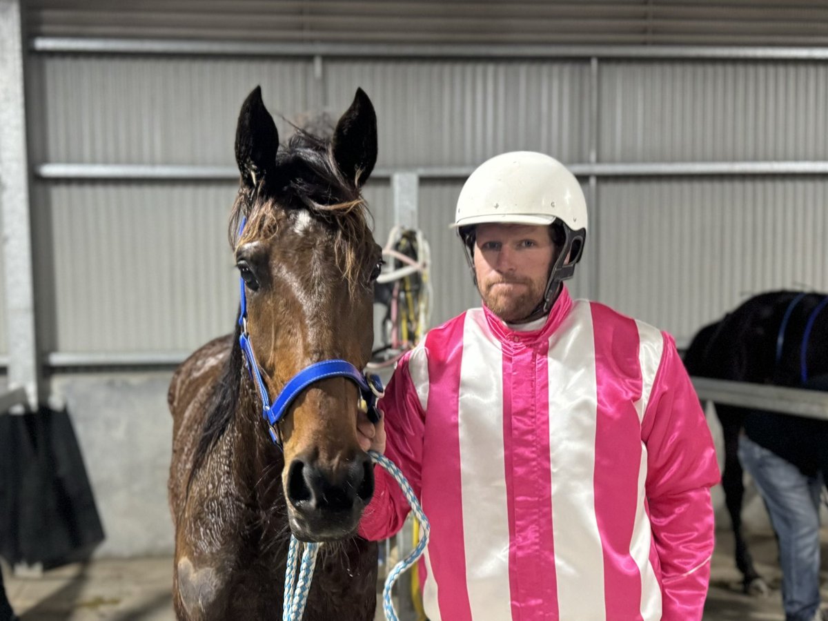 🥇The Michael Wood trained and driven NIKALONG MINT has taken out the BLINDS BY DESIGN PACE.

🥈| THE BLACK FOX
🥉| HAZZA IS WATCHING

Congratulations 👏
