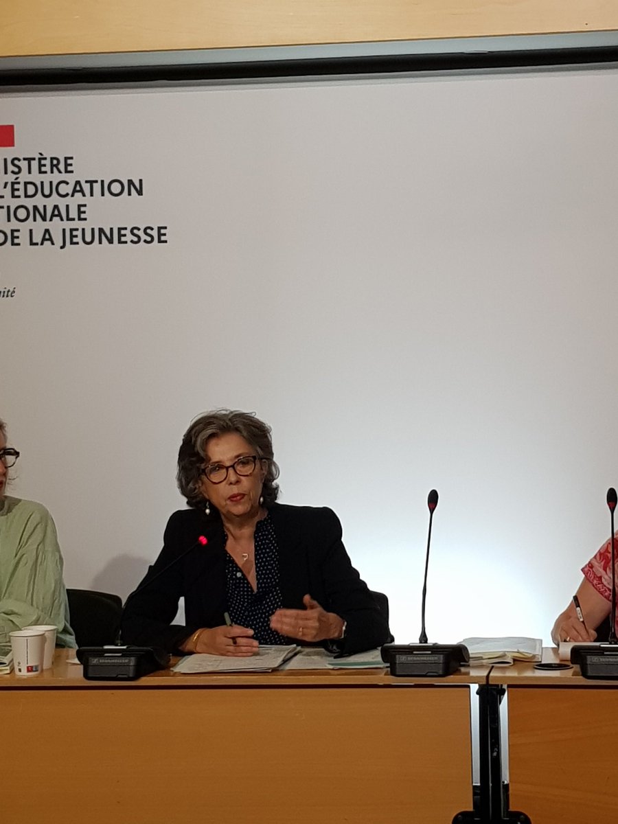 DOUMENCG's tweet photo. Présentation  du rapport   de la Médiatrice  de l'éducation nationale et de l'enseignement supérieur  "Faire alliance, redonner confiance " devant  la presse https://t.co/HlN6594rs3
