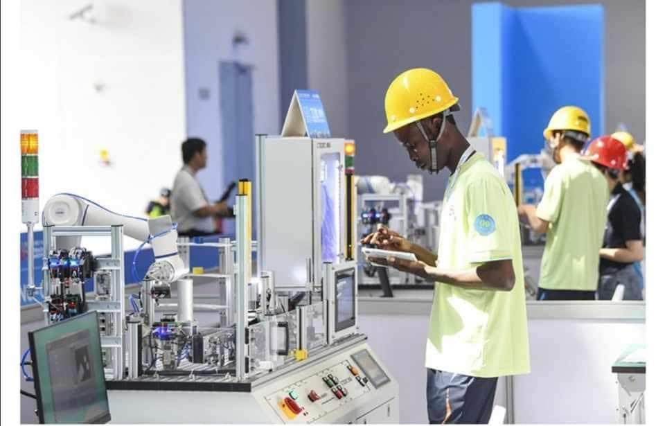 RadioNdekeLuka's tweet photo. Un centrafricain brille en compétition internationale de robotique en #Chine. Ayant commencé ses inventions à #Bangui notamment sur le projet Exaucia , le jeune Lamine Thierry Bemolinda est classé parmi les meilleurs. https://t.co/huoZRCAaXs