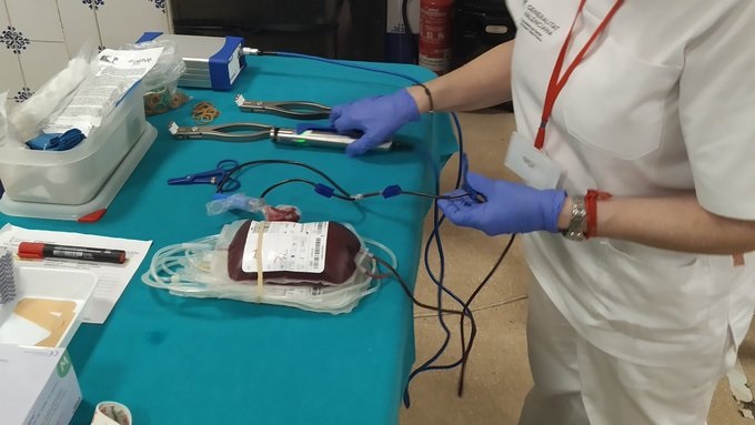 GVAdonasang's tweet photo. Dona sang a #València
📅 Dimecres #17Juliol
📌 Centre de Salut Bilbao
🕣 16.30-20.30
#DonaSang, a l'estiu segueixen havent-hi pacients que necessiten transfusions periòdiques per a combatre la seua malaltia.
Úneix-te a #lafábricadelavida ❤️ https://t.co/7ci8l9qvmL