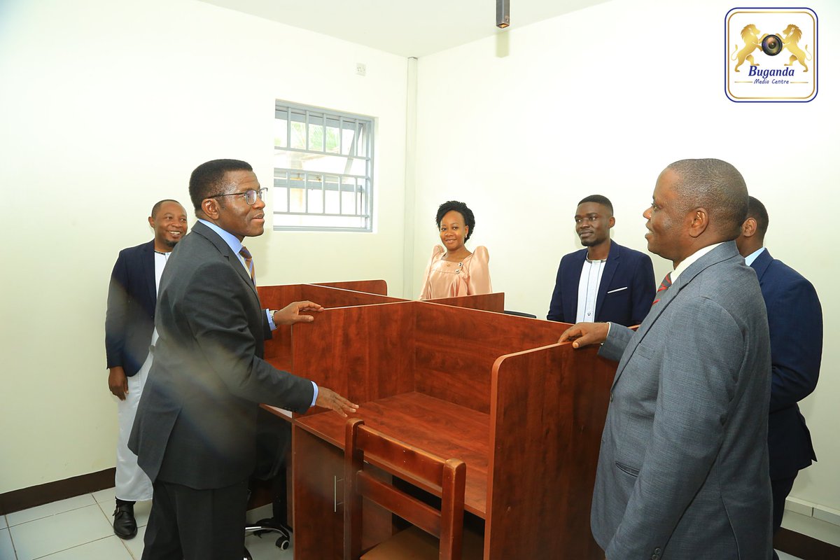 BugandaKingdom_'s tweet photo. Okulambula ebitongole by'Obwakabaka. 

Enkya ya leero Kamalabyonna @cpmayiga atandise okulambula ekitongole kyebyobulambuzi okuliraana Butikkiro. 

Ali wamu ne Minisita w'Olukiiko, Kabineeti n'ensonga za Woofiisi ya Katikkiro, Oweek Noah Kiyimba,  Minisita w'Obuwangwa Ennono n'Obulambuzi, Oweek Dr. Anthony Wamala, Ssentebe wa Buganda Heritage and Tourism Board, Omuk. Benon Ntambi, Ssenkulu wa BHTB Albert Kasozi ne ba Kamisona be by'obulambuzi. 
@BugandaTourism 
#Amatikkira31