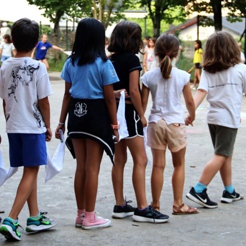 Sei urte ditu eta dantza utzi du lagunek burla egiten diotelako. Mutil koskorrek ez dute ezer jakin nahi dantzaz, genero estereotipoen indarkeria jasaten baitute. Nora begira gaude? dantzan.eus/kidea/oier/dan…
<a href="/oaraolaza/">Oier Araolatza Arrieta</a>