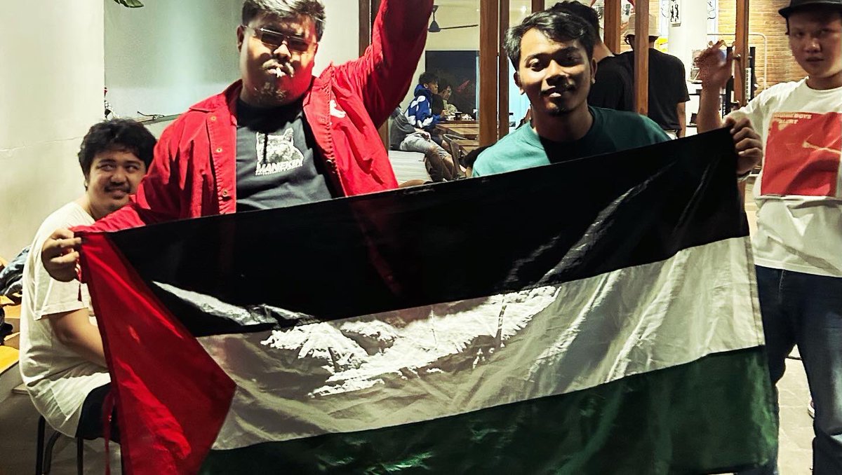 Titik Kumpul 2 #AllEyesOnRafah
At Kala Coffee, Last week.