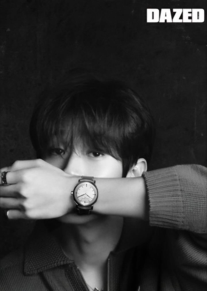 Wooshiker's tweet photo. Slayyyyyy Wooshik ❣️
#hour&our
#LouisVuitton #dazedkorea #최우식
#チェウシク
#wooshik
#lv
#choiwooshik
#崔宇植
#paris #watch
#루이비통 #LouisVuitton
#LVEscale #LVWatches #LouisVuitton
#LaFabriqueDuTemps #LV에스칼 #LV워치 #루이비통
#라파브리끄뒤떵 https://t.co/sQxxoBgxb9