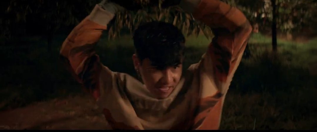 Salut gue, gk salah sih ngidolain ni orang. Semua role mau dia coba dan dilakonin dengan sepenuh hati. Meskipun agak kaget dan ngakak liat ini, cuman gua salut. เก่งมากคั P'Jeff ♡

#JeffSatur #TheParadiseofThorns #Engfah