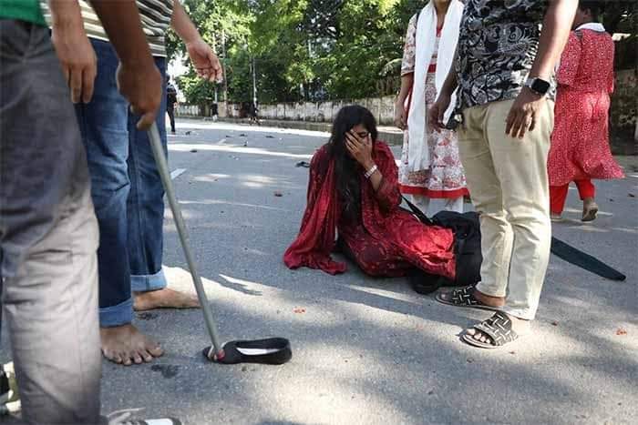 Mayisha22075's tweet photo. #SaveBangladeshiStudents #SaveTheStudents #StudentsUnderAttack #quotareformmovement2024 #Bangladesh
😔🙏
#weneedyourhelp 
#standwithbangladesh https://t.co/na45hsuAZu
