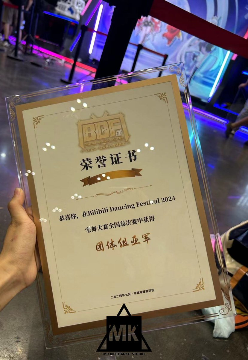 Geliebt1115's tweet photo. 好了，为了庆祝哥们儿拿到全国总决赛亚军，我他妈直接开始抽奖！
一等188r🧧，一个
二等100r🧧，一个
三等88r🧧，三个
随缘奖52r🧧，五个
关转评开抽！
7.23开奖！
另外大家可以来找我搞搞抽象，求你们 https://t.co/1ys78ZBoms