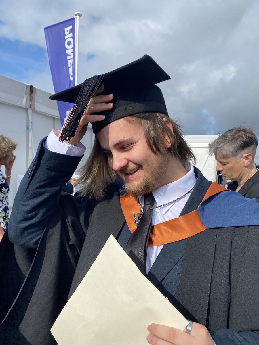 supermouseII's tweet photo. Congratulations to my amazing son Jacob Tanner - so proud of you 💪 #plymgrad https://t.co/gQqJ5tR3Jr