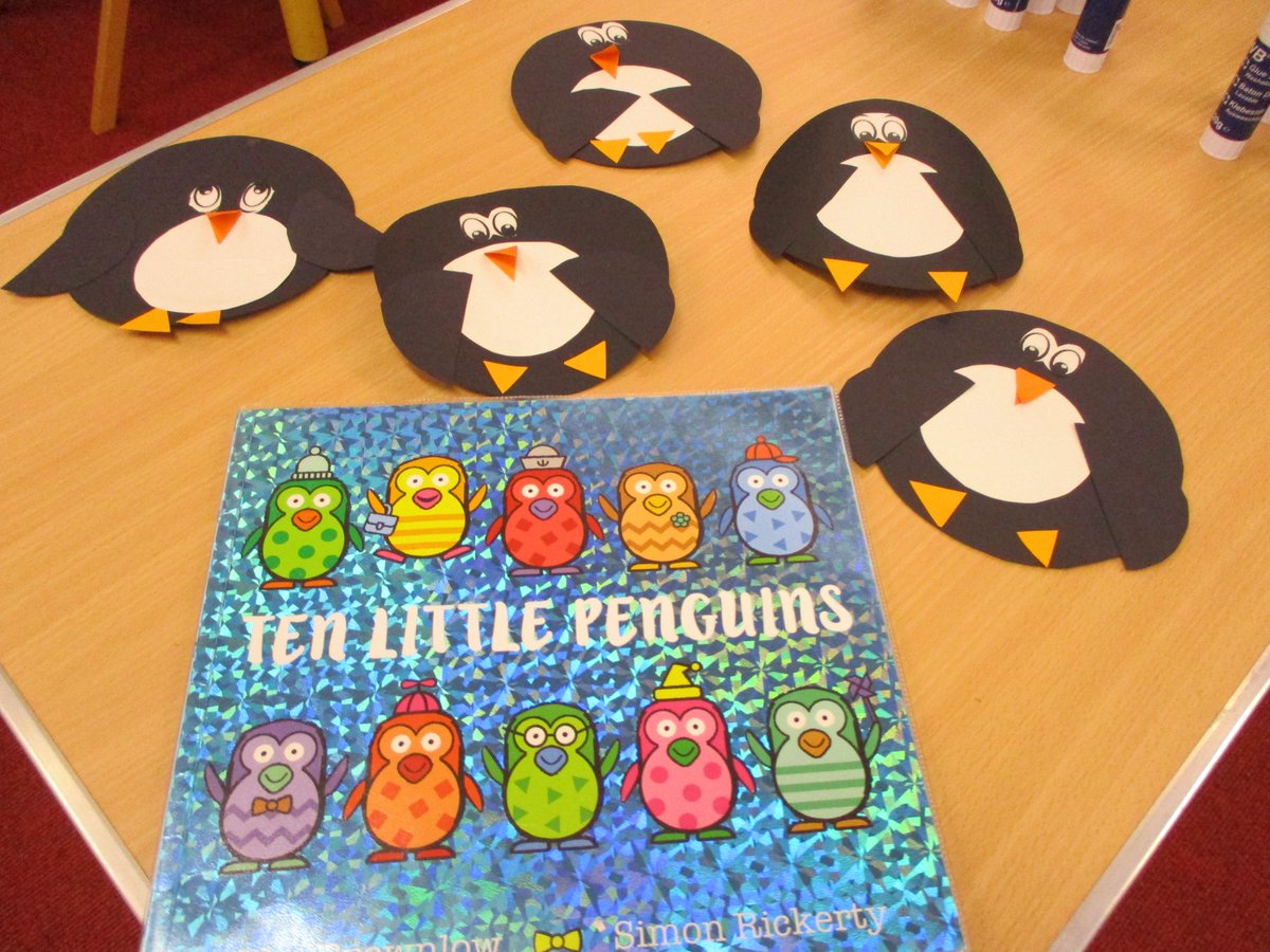 LancsLibraries's tweet image. The children from New Longton Under 5s nursery enjoyed their visit to #LongtonLibrary where they enjoyed stories and making penguins!