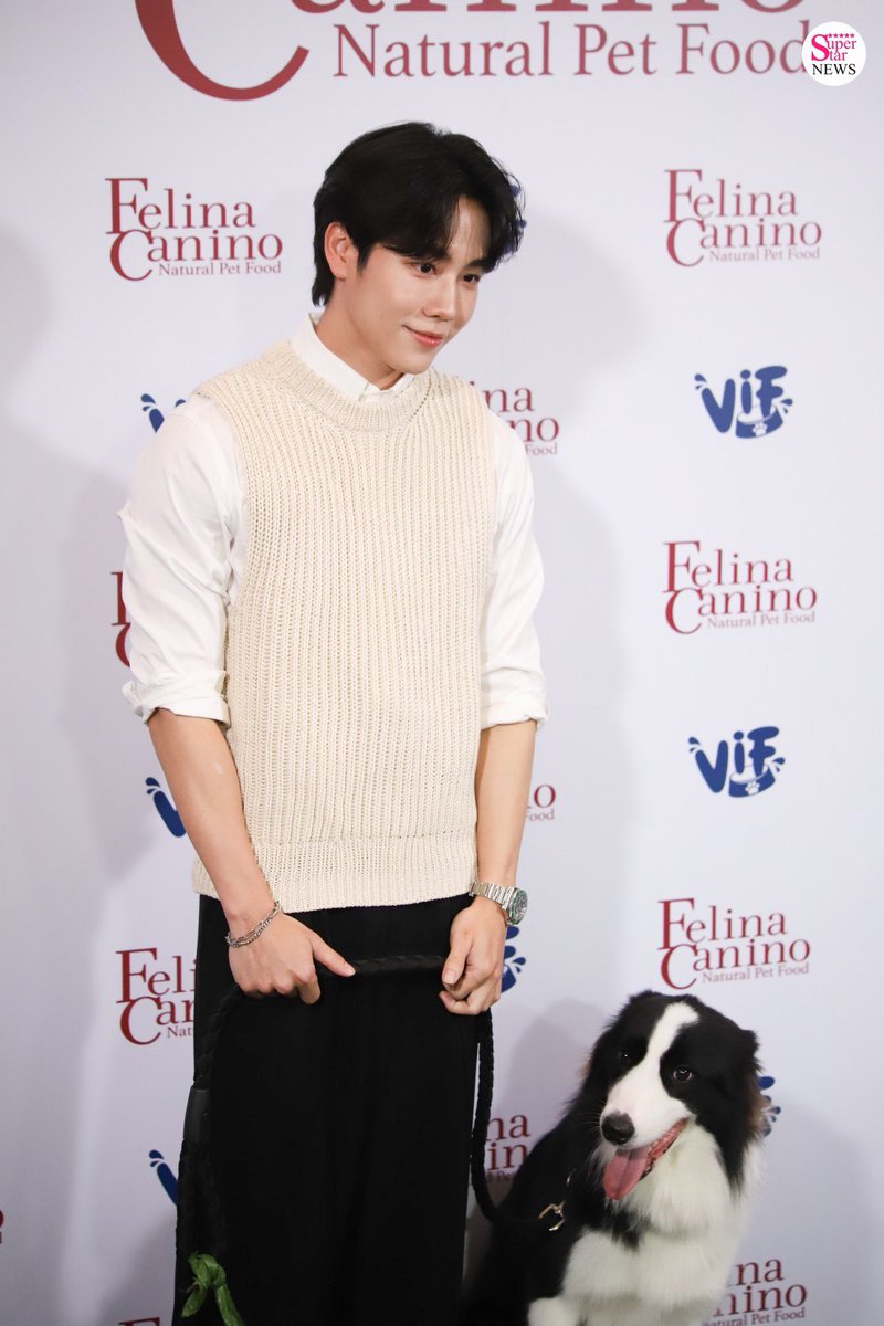 SuperstarnewsTH's tweet photo. หยิ่น วอร์ พาสัตว์เลี้ยงคู่ใจ ร่วมงานแถลงข่าวฉลองครบรอบ 9 ปี Felina Canino (เฟลิน่า คานิโน่ ) และ VIF (วิฟ) โดยบริษัทไฮคิว ผลิตภัณฑ์อาหาร จำกัด 😻

#Yes9Happy #FelinaCaninoYes9Happy 
#warwanarat #yinyin_anw 
#YINWAR
#หยิ่นวอร์ https://t.co/BWhRCb5SUY
