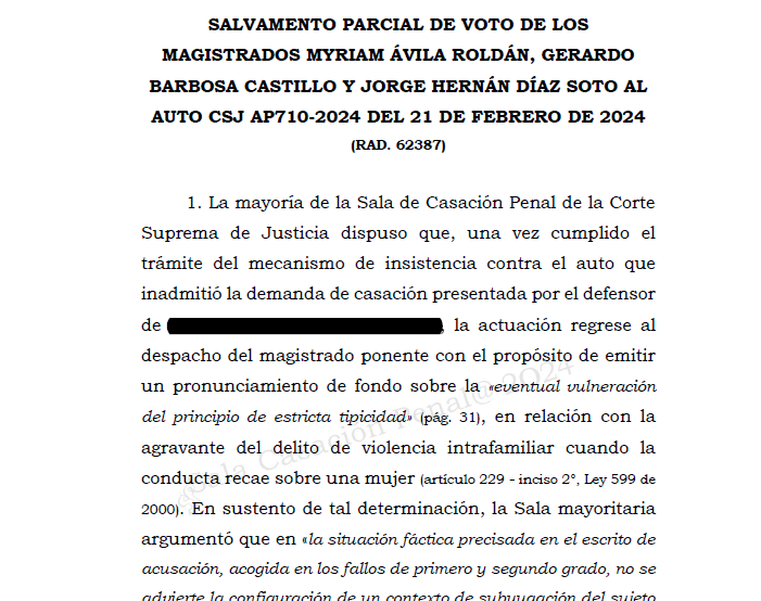 Tres magistrados salvaron el voto al considerar que la agravante por ser mujer en la violencia intrafamiliar es de aplicación directa, contrario a lo sostenido por la Sala mayoritaria. drive.google.com/file/d/1HSYnKk…