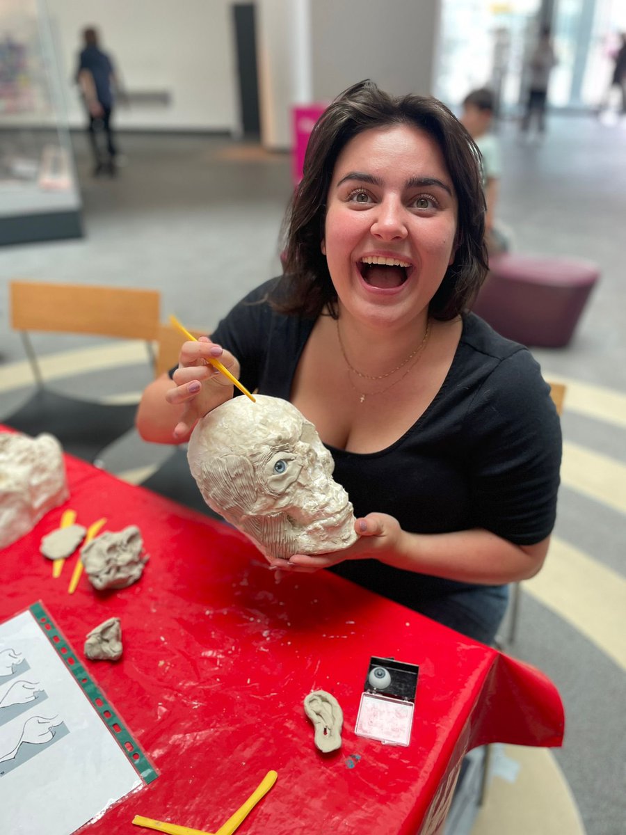 elysia_greenway's tweet image. Practicing my écorché #forensicart #anatomy  @MuseumLiverpool @FaceLabLJMU