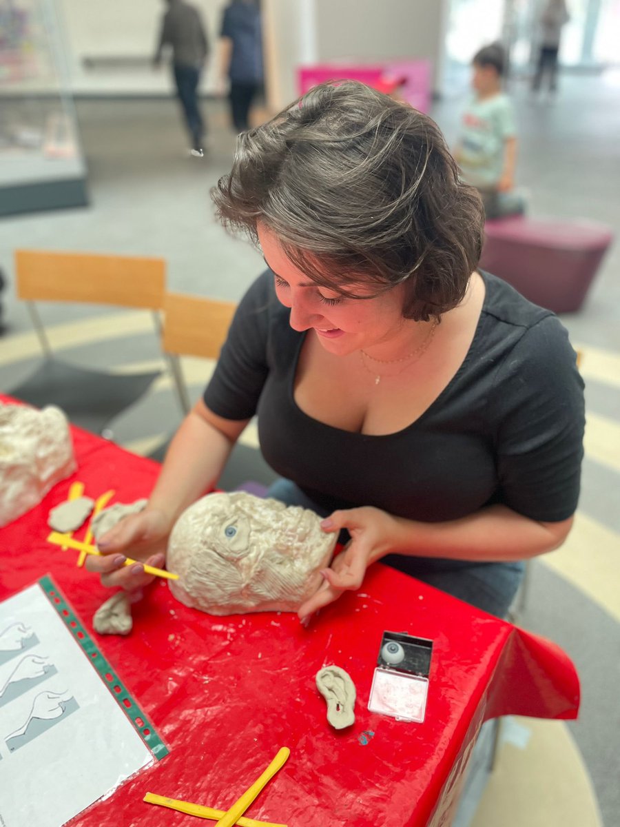 elysia_greenway's tweet image. Practicing my écorché #forensicart #anatomy  @MuseumLiverpool @FaceLabLJMU