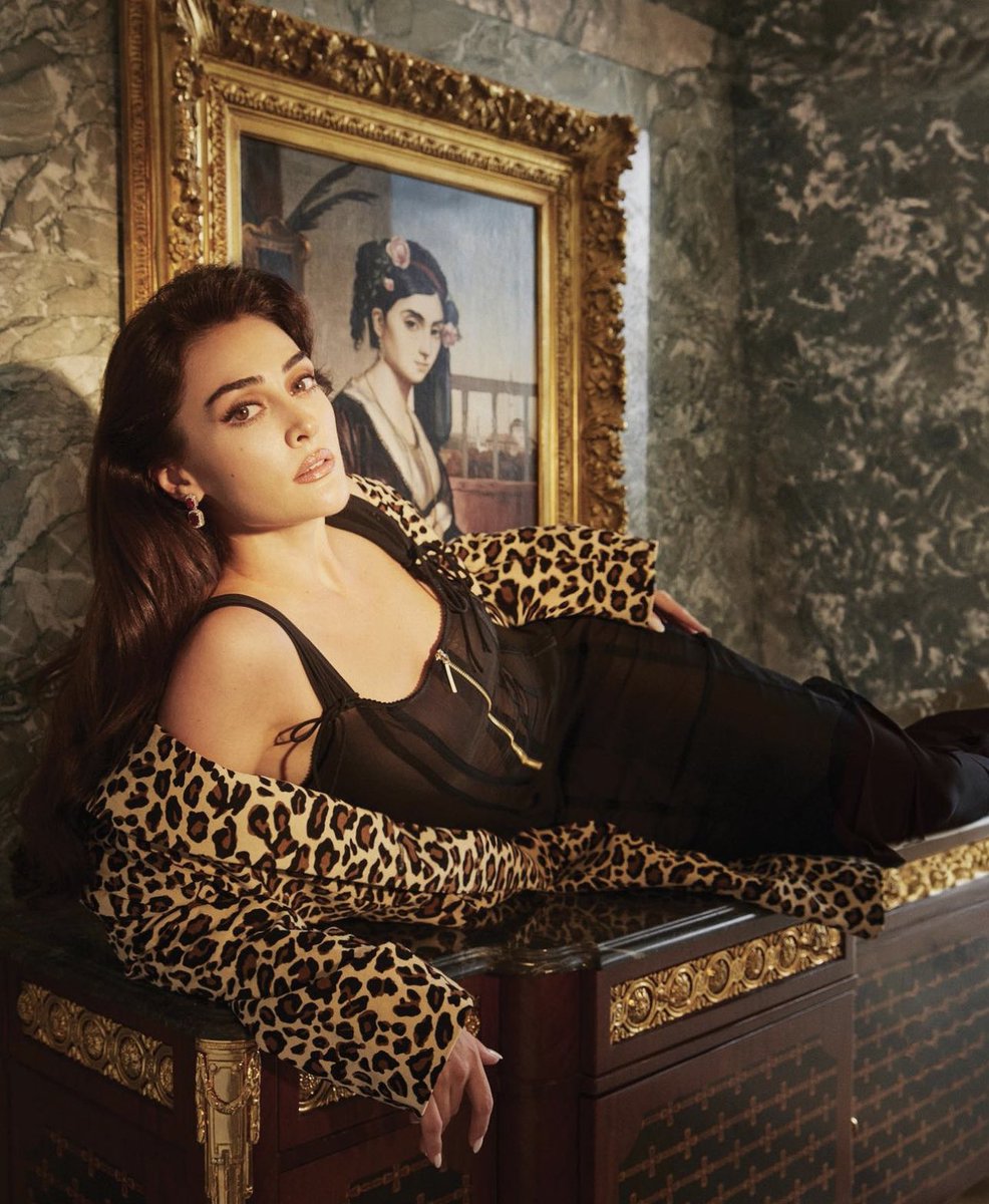 esbilgicetkinlk's tweet photo. Leopar severiz ❤️‍🔥🐆 

#EsraBilgiç x #MagDergi Aralık’23 🤍 @esbilgic https://t.co/fxgmky9E7K