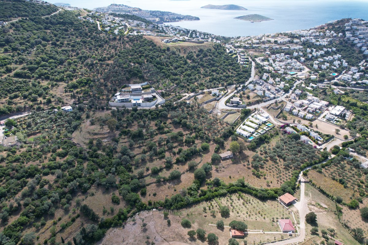 bodrum_cetin's tweet photo. #SATILIK FIRSATT!!#Bodrum #Yalıkavak Gerişte Fırsat Arazi
Satılık Arazimiz Yalıkavak Geriş mevkiinde olup 6000 m2 dir.
70 mt yol cephesi bulunmaktadır.
Arazi içinden kısmi deniz manzarası vardır.
Bitişiği imarlı olup imara girecek ilk yerlerdendir.
📷0532 772 62 21 https://t.co/1QFMjHmy3B