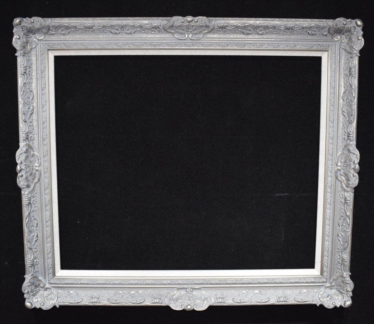 FrintonFrames's tweet photo. Look at this breathtaking picture frame!
This frame is our 3" Victorian with an LX liner finished in a soft silver that really makes this frame a marvel to look at.
#interiordesigner #framing #frames #pictureframers #pictureframing #pictureframe #artist #art #artgallery https://t.co/yxpOVmjOch