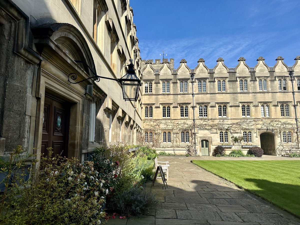JesusOxford's tweet photo. We are delighted to share that undergraduate Katie Jones (2023, English Language &amp; Literature) has won the Mrs Claude Beddington English Literature Prize for best performance in the @engfac Prelim Examination in English and Modern Languages. Huge congrats Katie! 👏💚
#readgreen https://t.co/dz2IwZEY3o