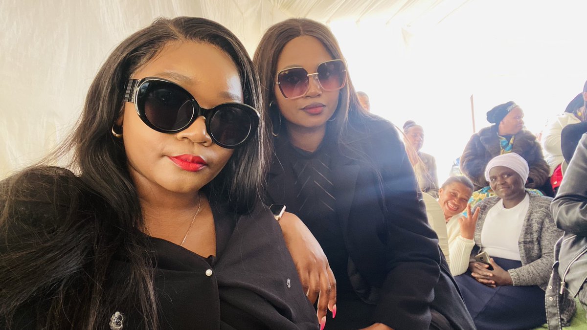ZibeleTee's tweet photo. My aunt’s send off https://t.co/Re32PEktO3