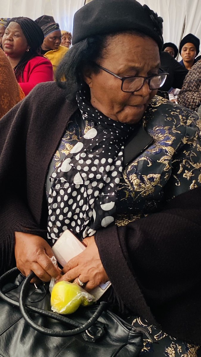 ZibeleTee's tweet photo. My aunt’s send off https://t.co/Re32PEktO3