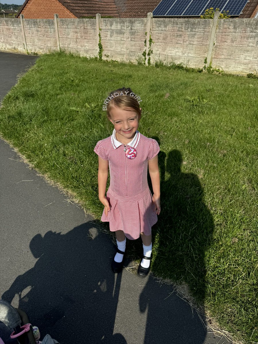 rossgraney9's tweet photo. Happy 5th birthday to my little beauty 💙💙 https://t.co/QcCEZaWtud
