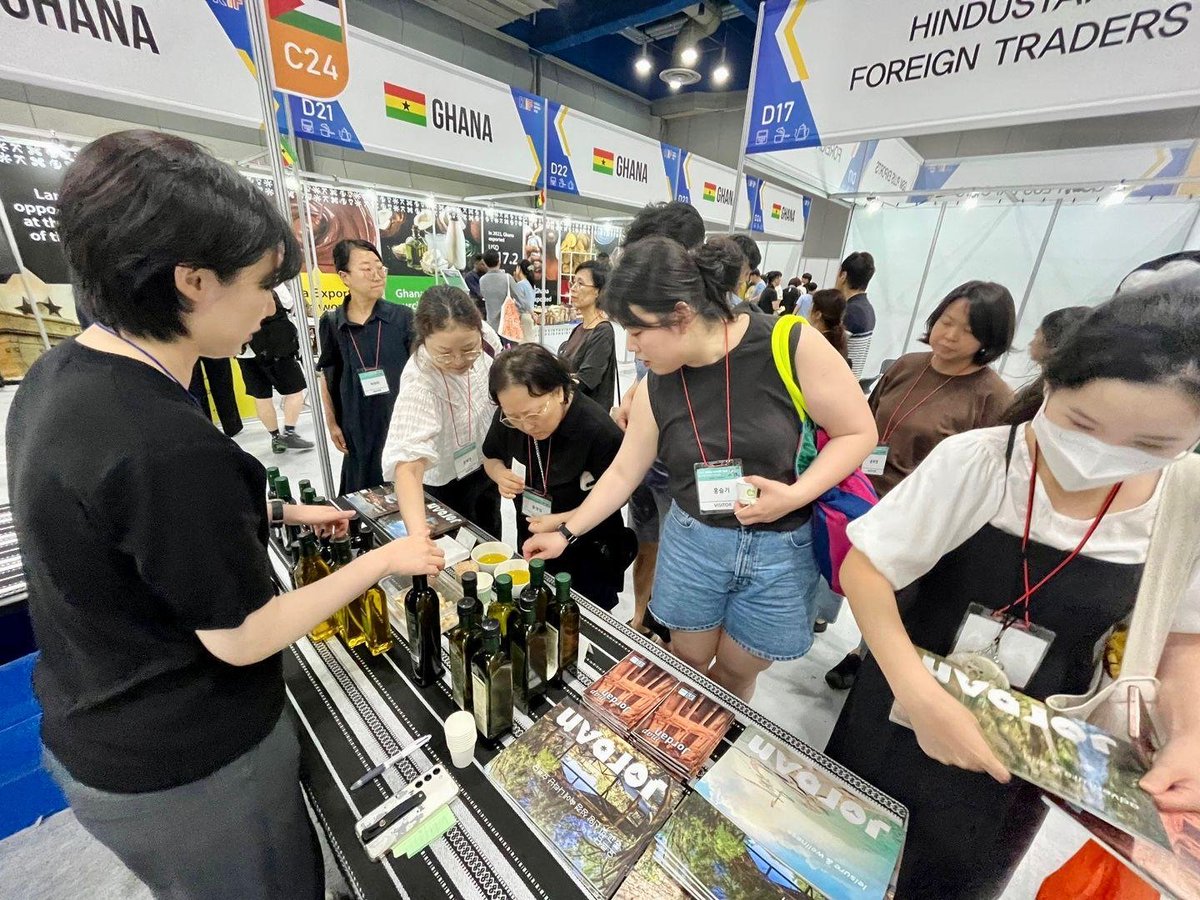 ZaittOliveOil's tweet photo. Our participation in the Korea Import Fair 2024 in Seoul! 🇰🇷 Alia Specialized Industries (Zaitt), in collaboration with the Jordanian Embassy, proudly showcased our premium olive oil products Holiva and Nabali EVOO.
#Alia #JordanianOliveOil #KoreaImportFair2024 #GlobalMarket https://t.co/4SzslNv09n
