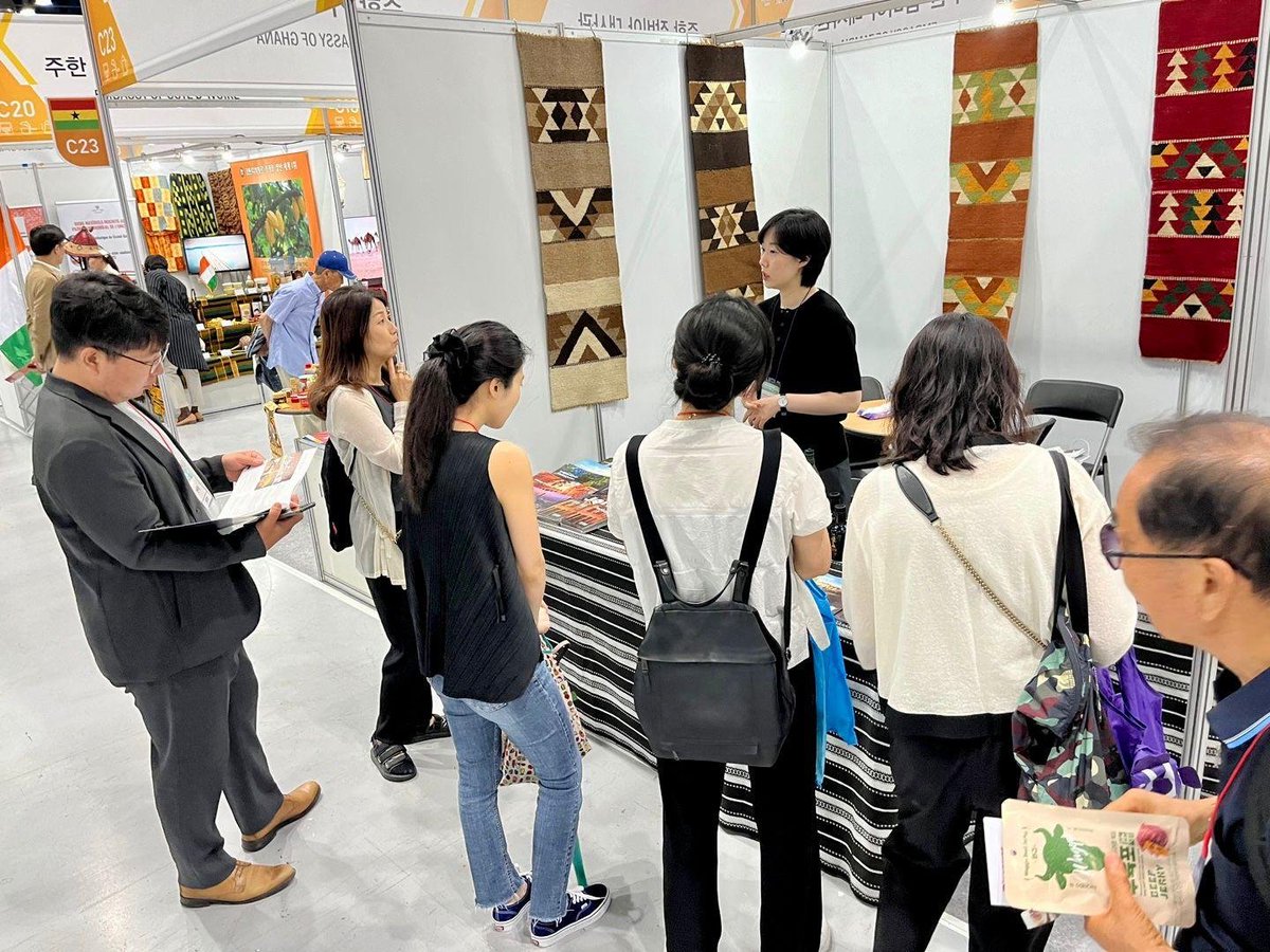 ZaittOliveOil's tweet photo. Our participation in the Korea Import Fair 2024 in Seoul! 🇰🇷 Alia Specialized Industries (Zaitt), in collaboration with the Jordanian Embassy, proudly showcased our premium olive oil products Holiva and Nabali EVOO.
#Alia #JordanianOliveOil #KoreaImportFair2024 #GlobalMarket https://t.co/4SzslNv09n