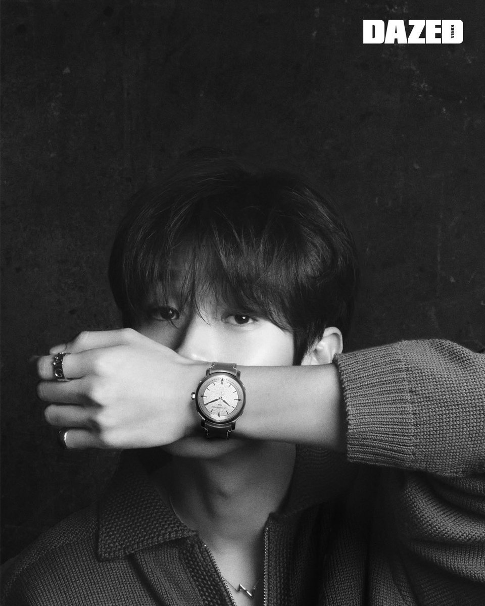 DazedKorea's tweet photo. 우리의 시간은 #협찬
최우식을 향한 루이 비통의 타임 시그널 ‘아워 앤 아워’. 시계와 주얼리에 대한 마음으로 탄생된 <데이즈드>의 스페셜 에디션.
#최우식 #ChoiWooshik #루이비통 #LouisVuitton #LVEscale #LVWatches #LouisVuitton #LaFabriqueDuTemps #LV에스칼 #LV워치 #라파브리끄뒤떵 https://t.co/VCp9J2PWHS