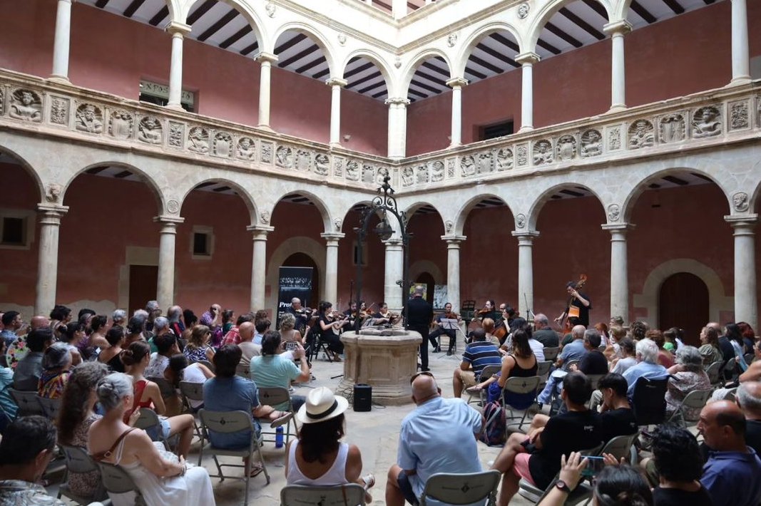 terresebretur's tweet photo. 🎻 Fins al 28 de juliol, #Tortosa acull el #ProtoFest amb una gran varietat de concerts instrumentals, simfònics, vocals, de cambra i de teatre musical, tot recuperant la música oblidada per la història.
Més info 👉 https://t.co/i3ETUG8YqZ
@tortosaturisme #TerresdelEbre https://t.co/RVIDkIc10z