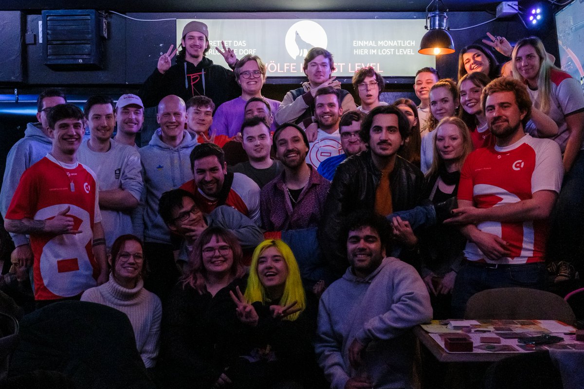 esportscologne's tweet photo. Am Freitag laden wir euch zu einer gemeinsamen @uniligaGG Watchparty im @lostlevelbar ein! 🍻

Stoßt und feuert mit uns zu dem Halbfinale zwischen ECO Red 🆚 @kitscesports White an!

Wir starten am Freitag ab 19 Uhr 🕖
#LeagueOfLegends #Uniliga https://t.co/P3Cw9rLwA1