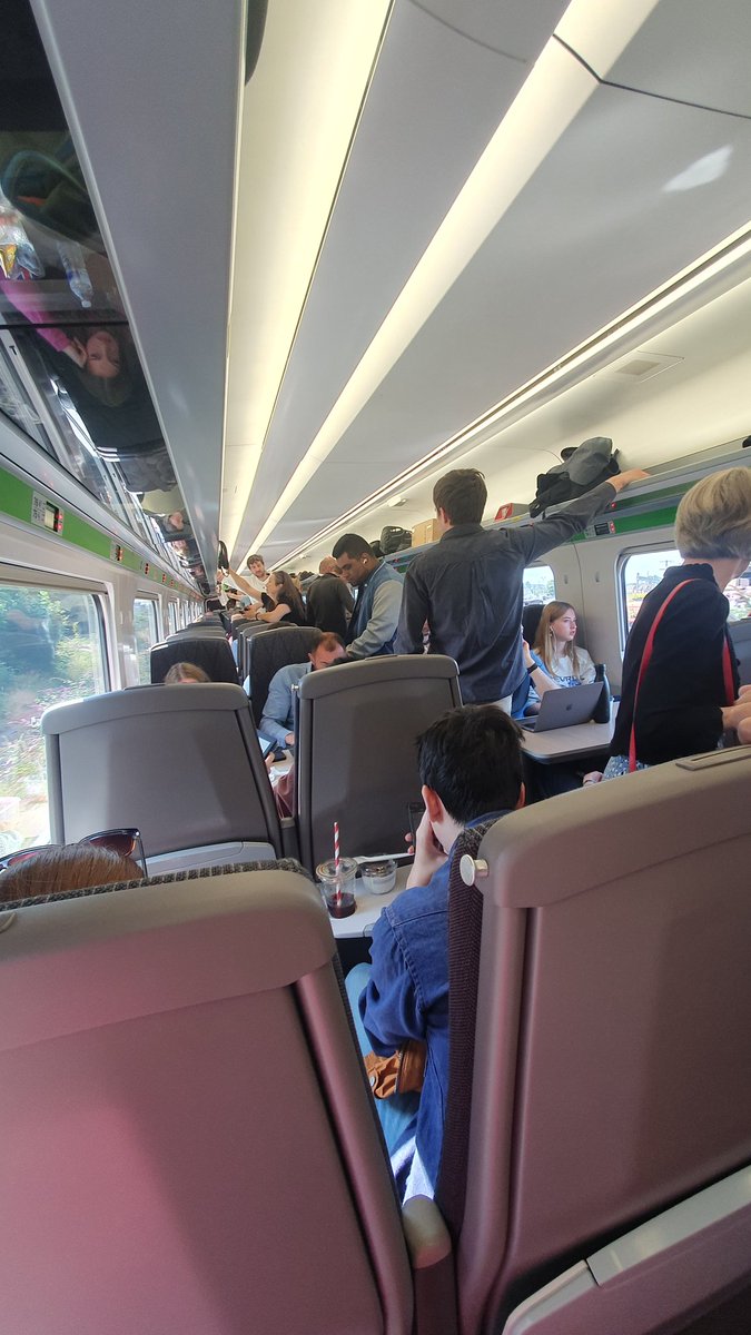 #GWR you are utterly utterly incompetent and the sooner you're nationalised the better. 5 coaches 2 of which 1st Class for the 9.32 #Oxford to #Paddington. <a href="/GWRHelp/">GWR</a> <a href="/transportgovuk/">Department for Transport</a>
