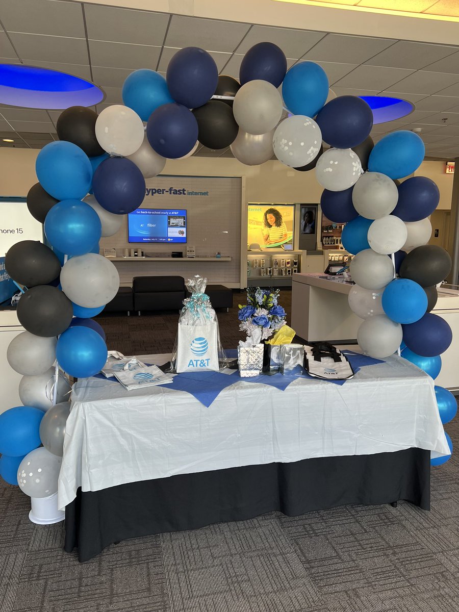 TanyaOkonkwo's tweet photo. This week has been eventful!! First in store event at the Blakeney Bakery and the new and emerging team was able to take part in their first All hands Q2 meeting!! They are pumped and motivated as they learn and grow!! https://t.co/0Drzehq5e7