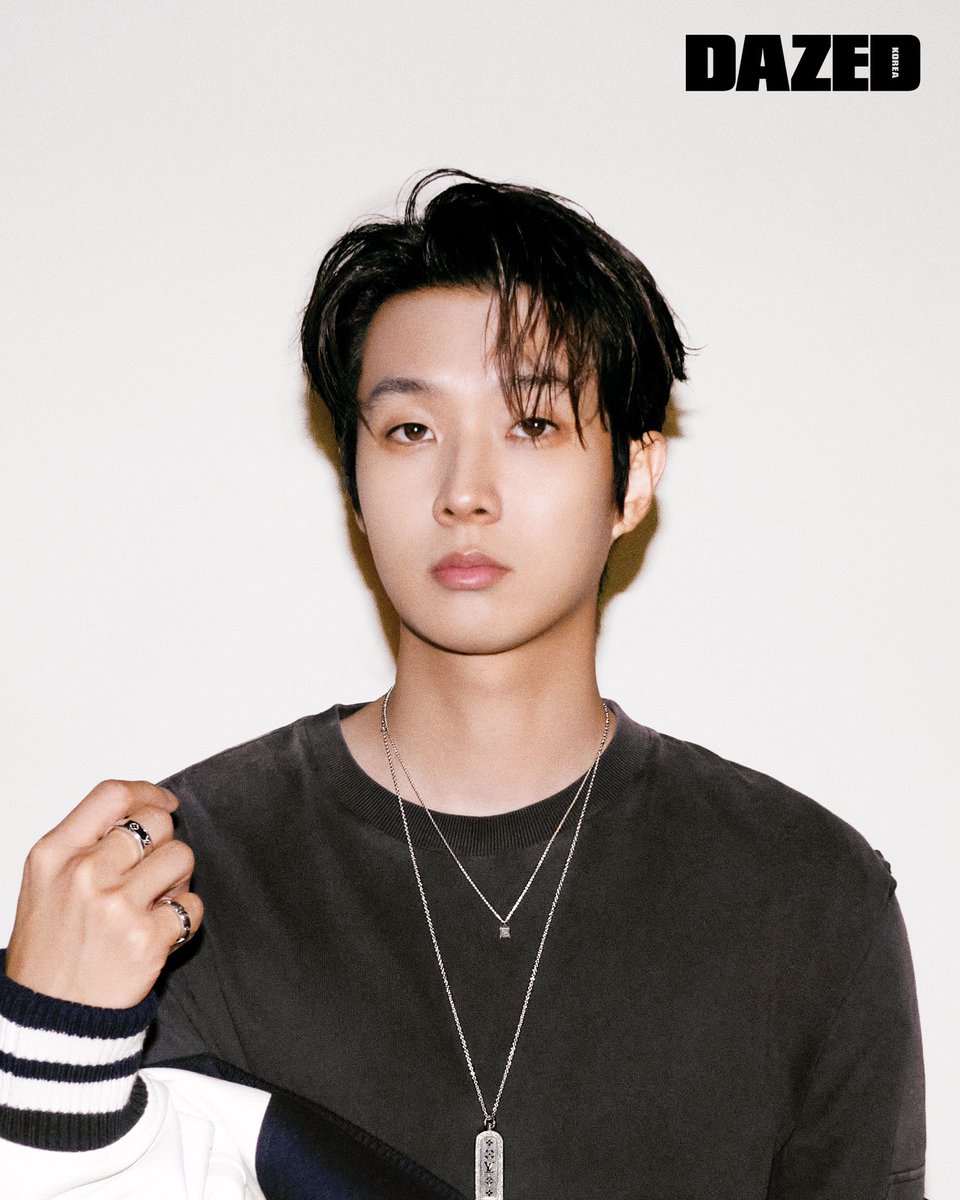 DazedKorea's tweet photo. 우리의 시간은 #협찬
최우식을 향한 루이 비통의 타임 시그널 ‘아워 앤 아워’. 시계와 주얼리에 대한 마음으로 탄생된 <데이즈드>의 스페셜 에디션.
#최우식 #ChoiWooshik #루이비통 #LouisVuitton #LVEscale #LVWatches #LouisVuitton #LaFabriqueDuTemps #LV에스칼 #LV워치 #라파브리끄뒤떵 https://t.co/fD6HZNykyw