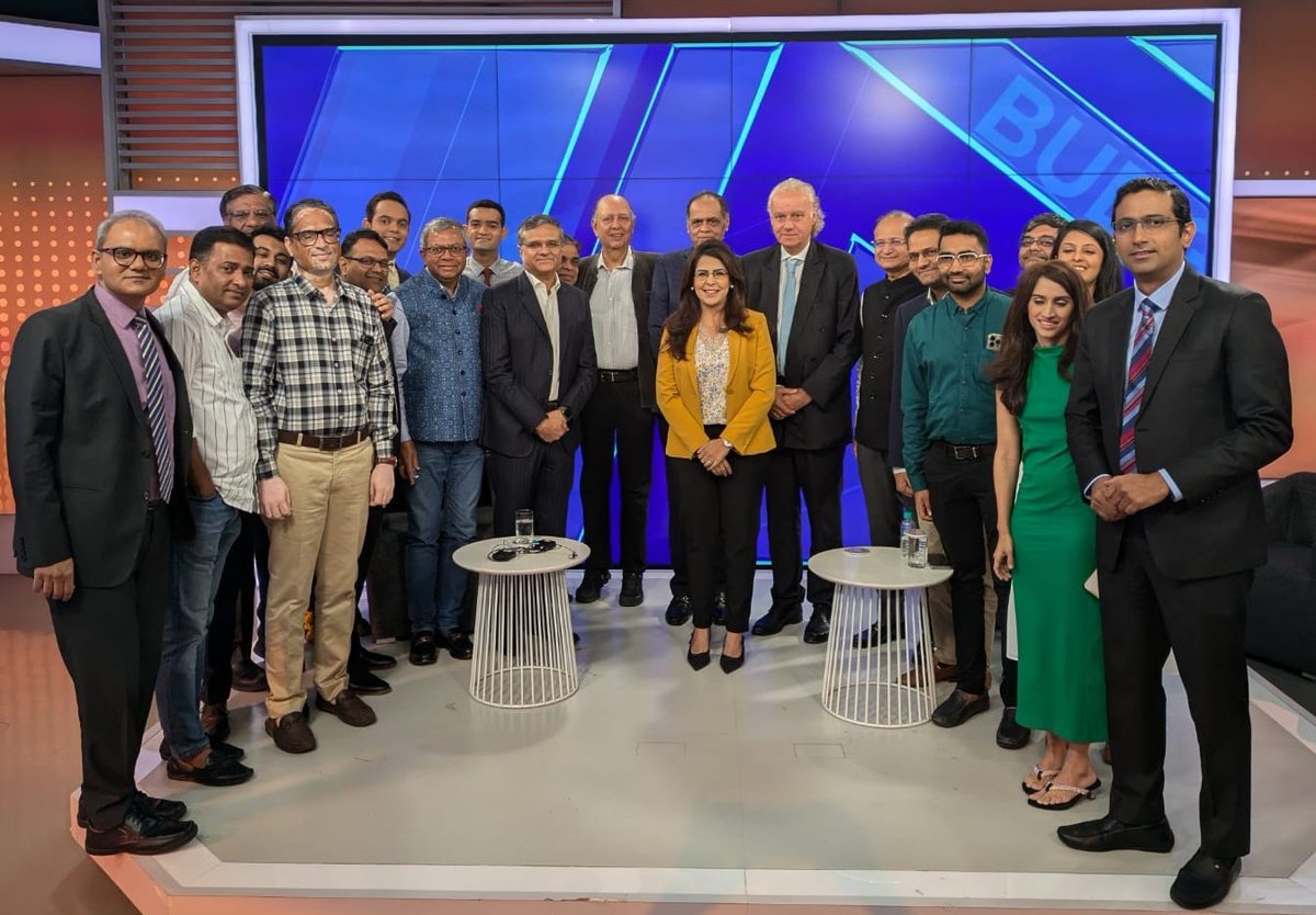 SurabhiUpadhyay's tweet photo. A morning well spent 😊 
When coming to work on a market holiday involves free-wheeling conversations with stalwarts like Chris Wood, Ramesh Damani &amp; Utpal Sheth, you don't mind it at all!
Thank you @ravidharamshi77 , @jakesprime &amp; @CapitalEnvision Nilesh Shah for joining us❤️! https://t.co/aH7DFz8k1y