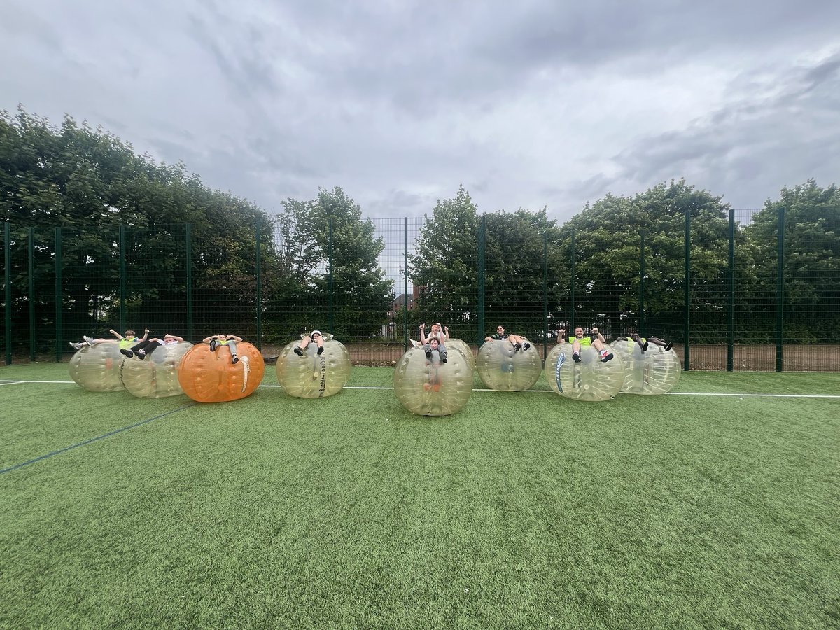 MarkKingRCF's tweet image. 🗓️DAY 7🗓️
KSS PARTNERS SUMMER PROGRAM 

Bubble Football 🫧⚽️ 
Smiles on everyone’s face 😃
Hot &amp;amp; Cold Breakfast ✅

@KnightswoodSec 
@RFC_Charity 
@Mollie_FARE 
@FARE_Scotland 
@GlasgowNWPolice 
@jamie57539237 
@KSS_Partners