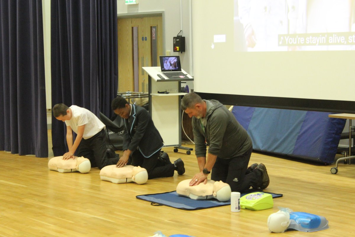 TheVA_Chatham's tweet photo. This week our #VictoryScientists in years 7 and 8 took part in a whole day celebration of the NHS. The aim was to educate students on various aspects of the NHS with a variety of activities including literacy, numeracy, history, science, art and career ambitions. https://t.co/qh5tE63gmy