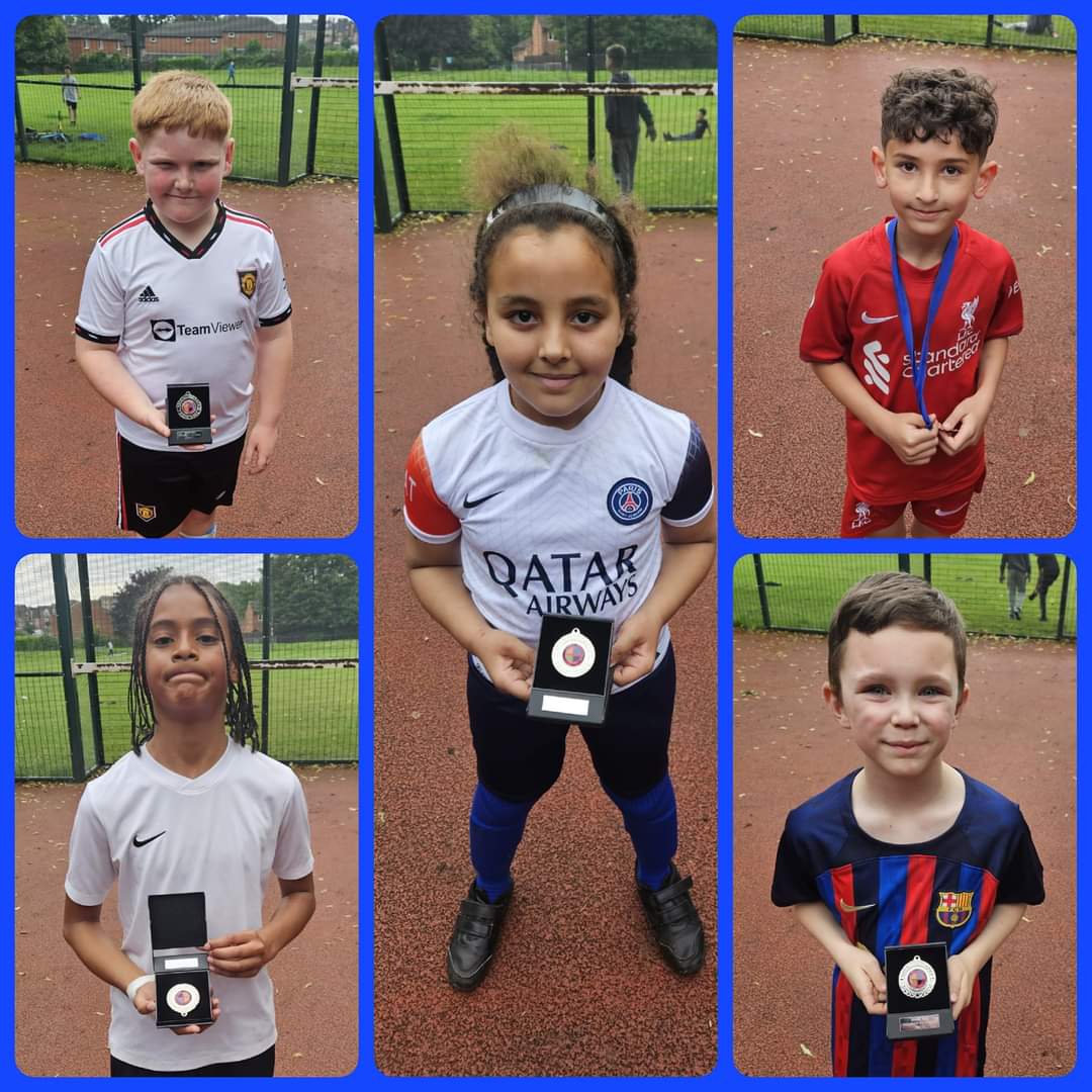 Stockbrook05's tweet image. The Stars of Tuesday Night Super League 👌 💙🙌
A Packed House of Over 40 Local Children on the Worst Pitch in Derby 🙌❤️
#theyforgot #wedontstop #tnsl