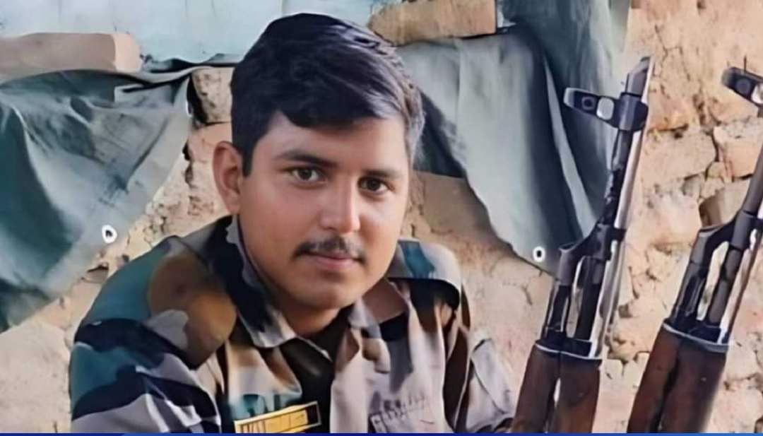 HBjournalist's tweet image. जन्मदिन मनाने आना था,लाश बनकर लौटे.😭 डोडा में कांस्टेबल अजय शहीद, कब तक चलेगा ऐसा?  सरकार को कोई ठोस कदम उठाना चाहिए!
शहीदों को नमन🙏
#DodaTerroristAttack