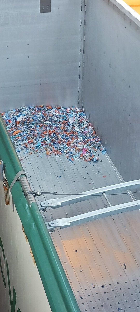 GreenerLUHFT's tweet photo. Great afternoon with visitors from Saudi Arabia&amp; @RicardoGroupPlc who came to see how the waste team @LivHospitals ensure there's ZERO WASTE TO LANDFILL. Followed clinical waste from Aintree Hospital to treatment @Stericycle_UK it then goes to @ViridorUK to generate energy. https://t.co/hRs6km686N