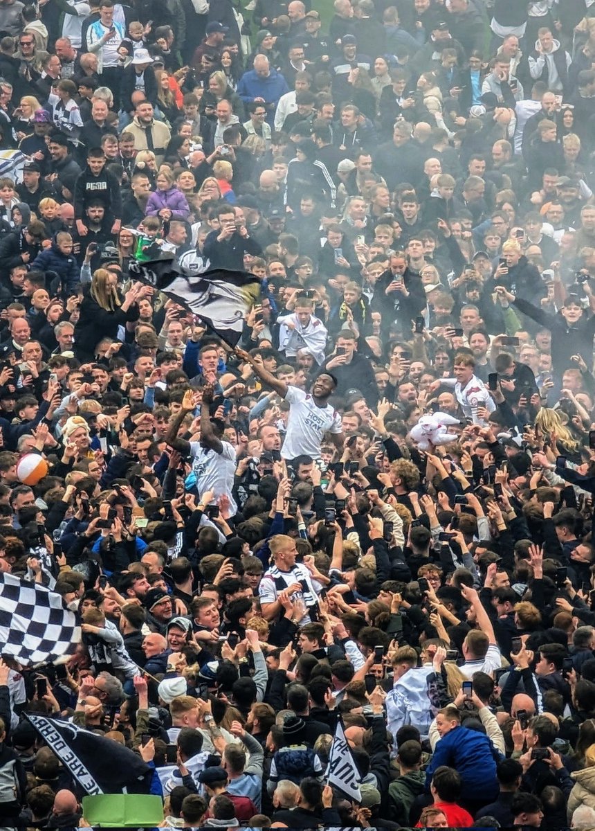 Time to break out the tee!

Welcome back, Ebou!

#dcfcfans 

-

<a href="/Ebouadams/">Ebou Adams</a> <a href="/MrShaw75/">Mr Shaw 75</a>